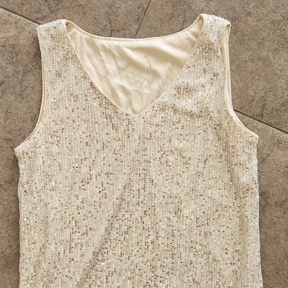 NWOT..Sequined top - Picture 1 of 7